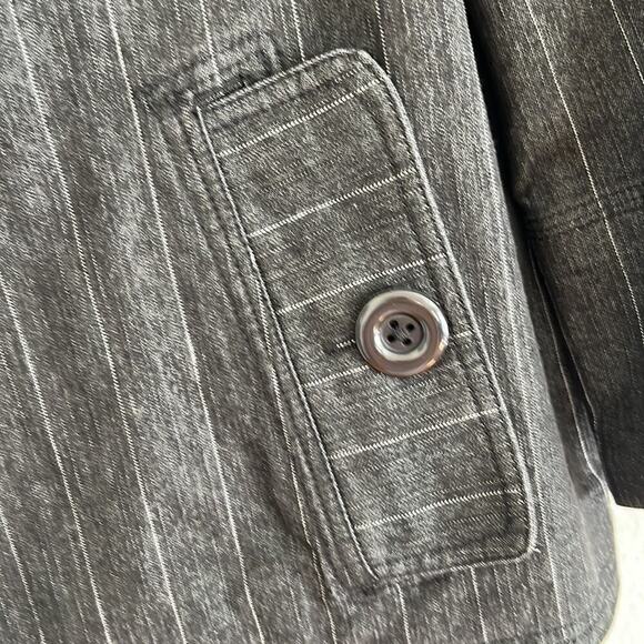 Larry Levine Two Piece  Gray and White Pin Stripe Short Sleeve Pant Suit  PS - Picture 3 of 12